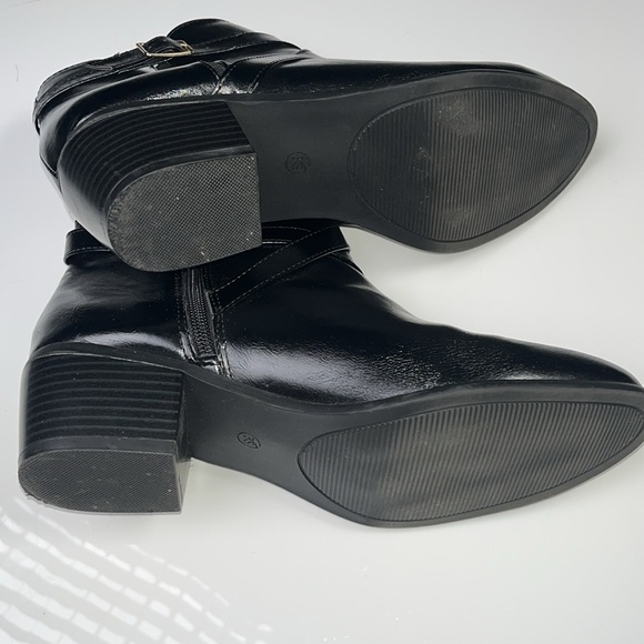 Karen Scott Falonn Black Low Cut Ankle Booties 9.5 - Picture 6 of 7